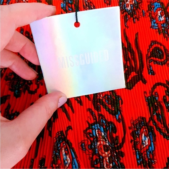 NWT MISS-GUIDED Red Paisley Flowy Chiffon High-Waisted Zip Shorts Light Breezy 2 - Picture 10 of 16